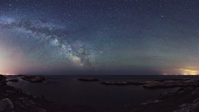 Landschaft mit Milchstraße am Nachthimmel
