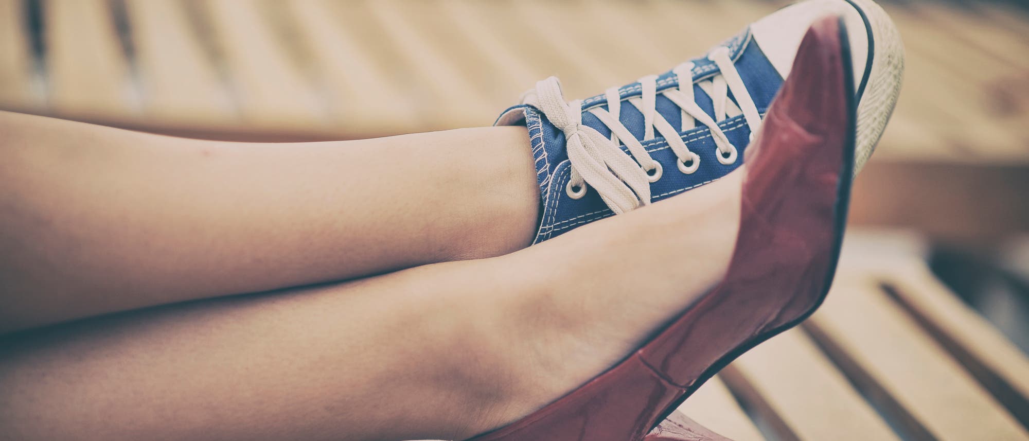 Turnschuh und Highheels Turnschuh und Highheels