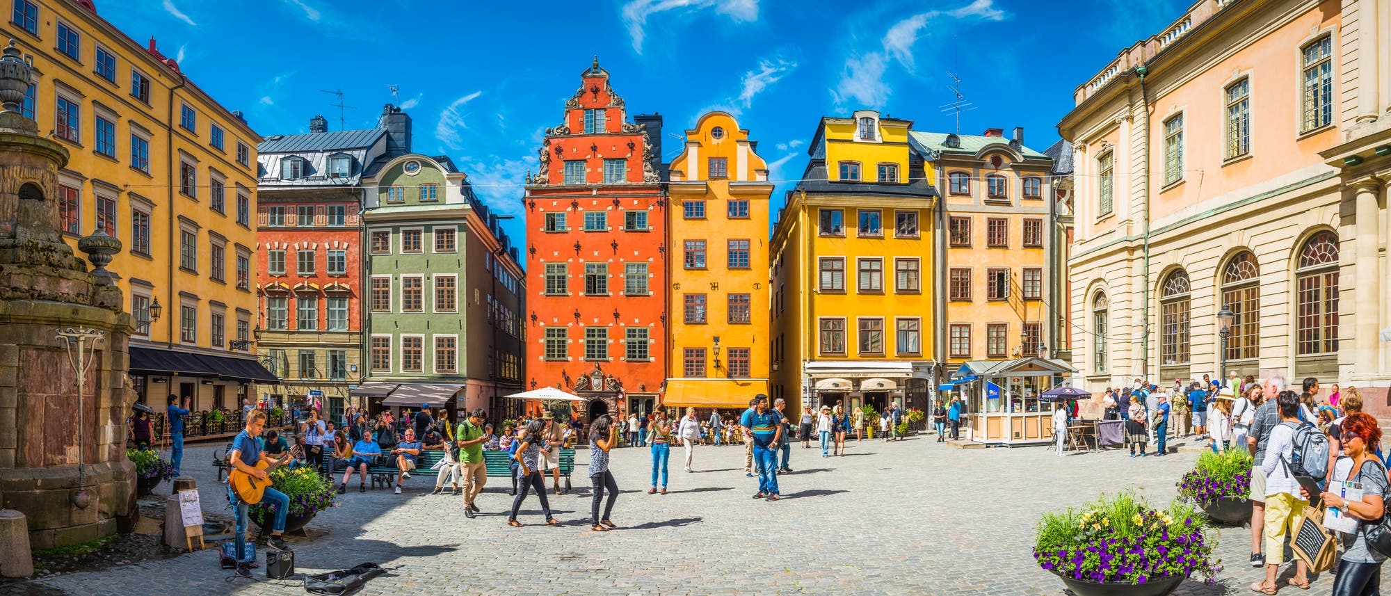 Menschen spazieren durch Stockholm. Menschen spazieren durch Stockholm.