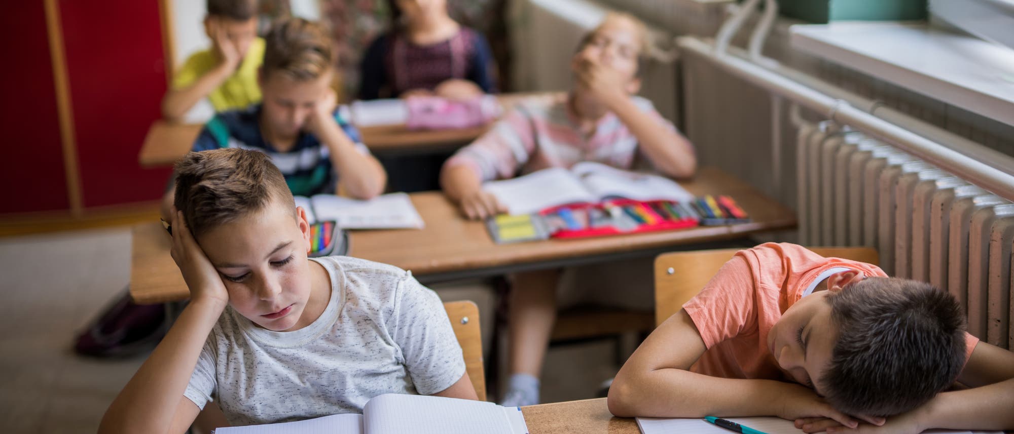 Im Unterricht schlafende Schüler Im Unterricht schlafende Schüler