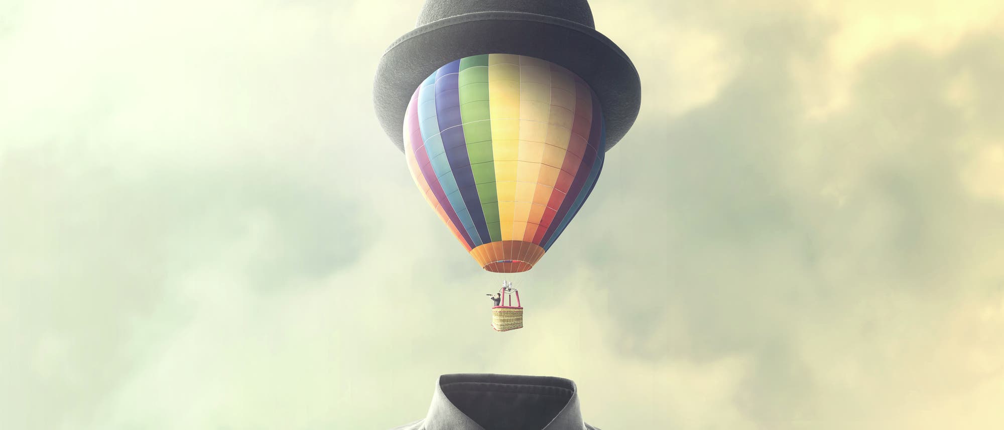 Ein heißluftballonförmiger Kopf hebt vom Körper ab, im schwebenden Korb sitzt ein Mensch und guckt durch ein Fernrohr. Ein heißluftballonförmiger Kopf hebt vom Körper ab, im schwebenden Korb sitzt ein Mensch und guckt durch ein Fernrohr.