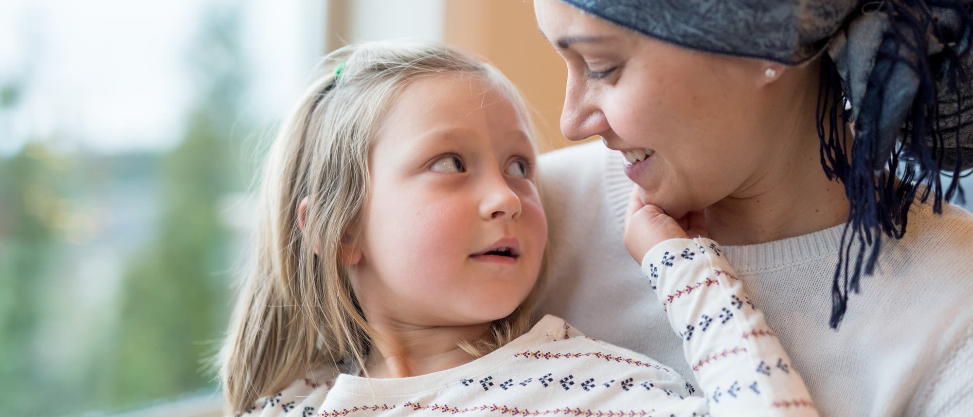 Kind mit kranker Mutter Kind mit kranker Mutter
