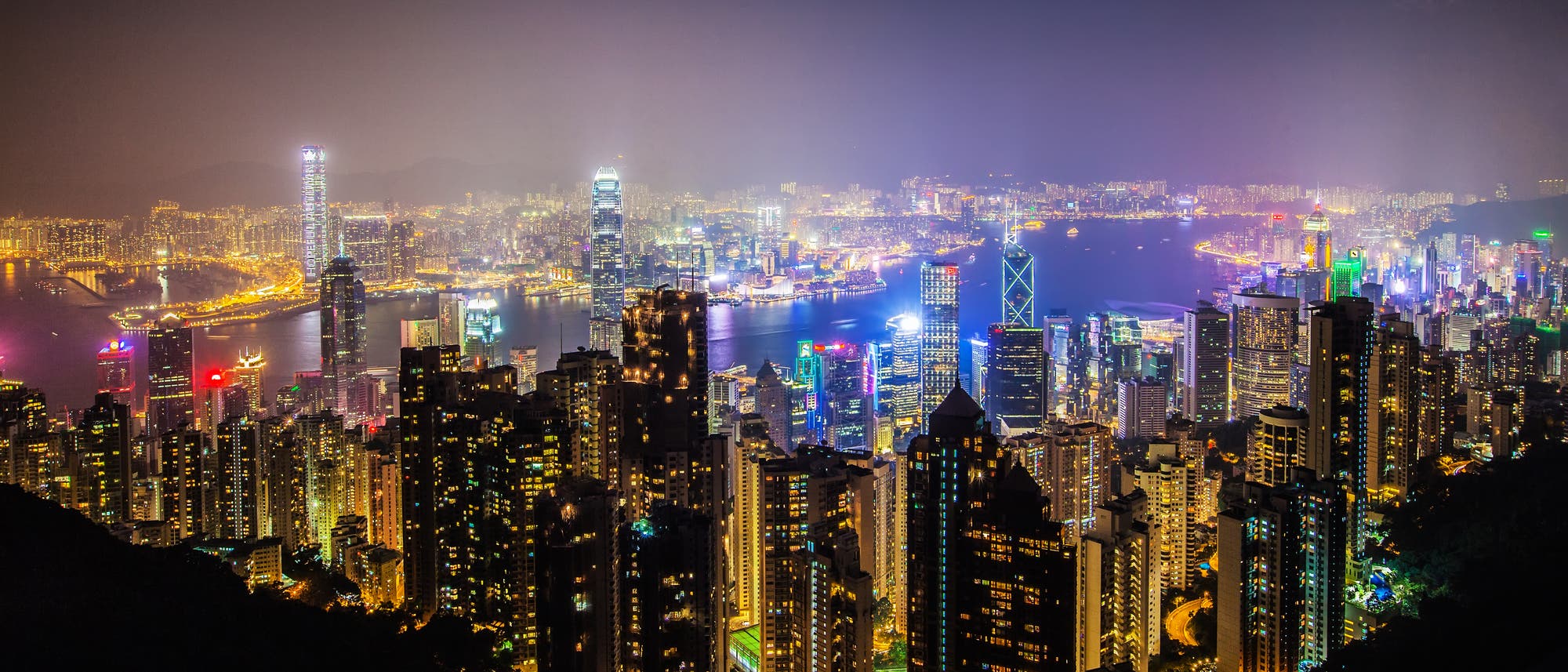 Metropolen wie Hongkong sind hell erleuchtet - die Lichter der Stadt behindern den Blick auf die Sterne Metropolen wie Hongkong sind hell erleuchtet - die Lichter der Stadt behindern den Blick auf die Sterne
