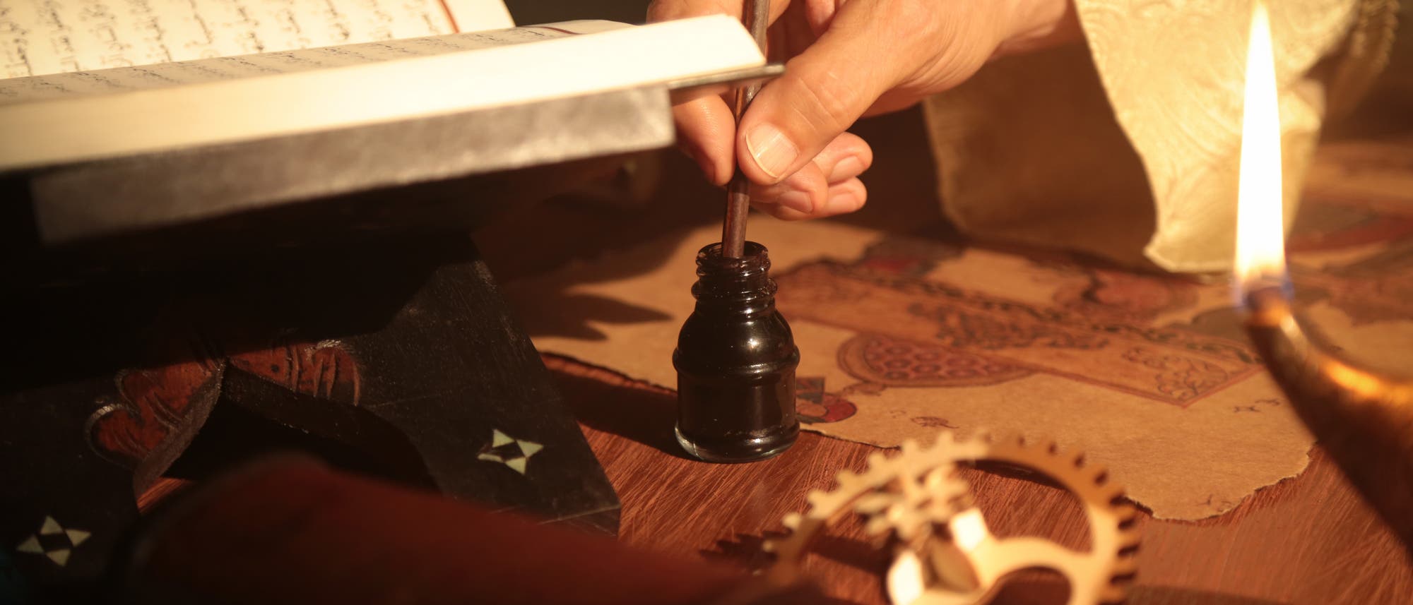 Islamischer Gelehrter bei der Arbeit Islamischer Gelehrter bei der Arbeit