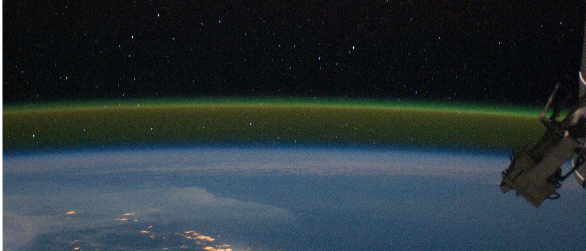 Airglow der Erde, aufgenommen von der Internationalen Raumstation ISS aus Airglow der Erde, aufgenommen von der Internationalen Raumstation ISS aus