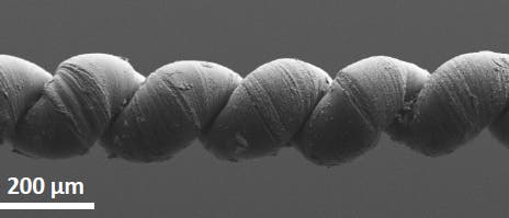 Garn aus verdrillten Nanoröhrchen Garn aus verdrillten Nanoröhrchen