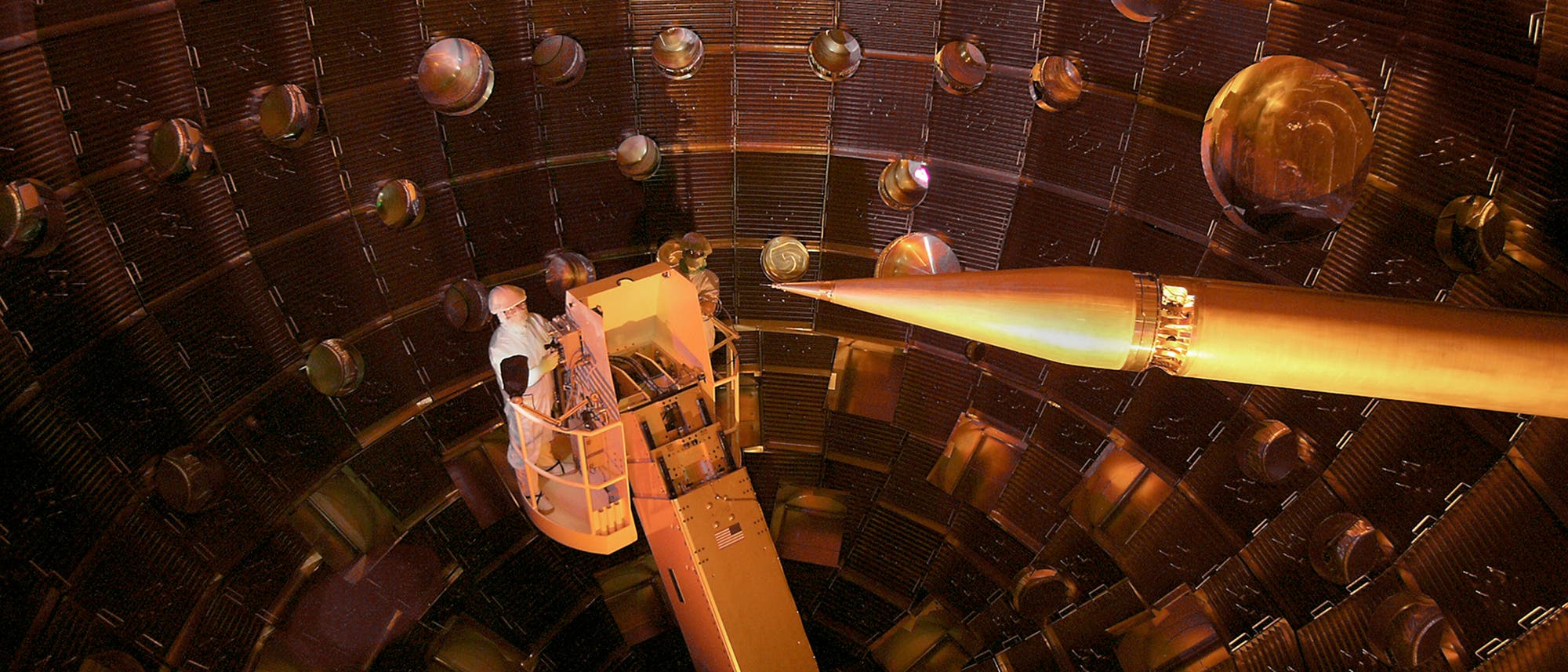 Reaktionskammer für die Kernfusion an der NIF Reaktionskammer für die Kernfusion an der NIF