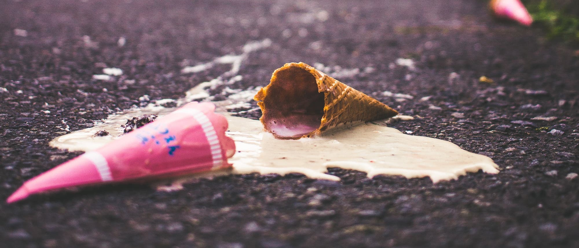 Ob das Eis zu Boden fällt, der Ferienflieger kurzfristig gecancelt wird, einem beim Bäcker jemand das letzte Brot vor der Nase wegschnappt: Jeder hat mal Pech. Ob das Eis zu Boden fällt, der Ferienflieger kurzfristig gecancelt wird, einem beim Bäcker jemand das letzte Brot vor der Nase wegschnappt: Jeder hat mal Pech.