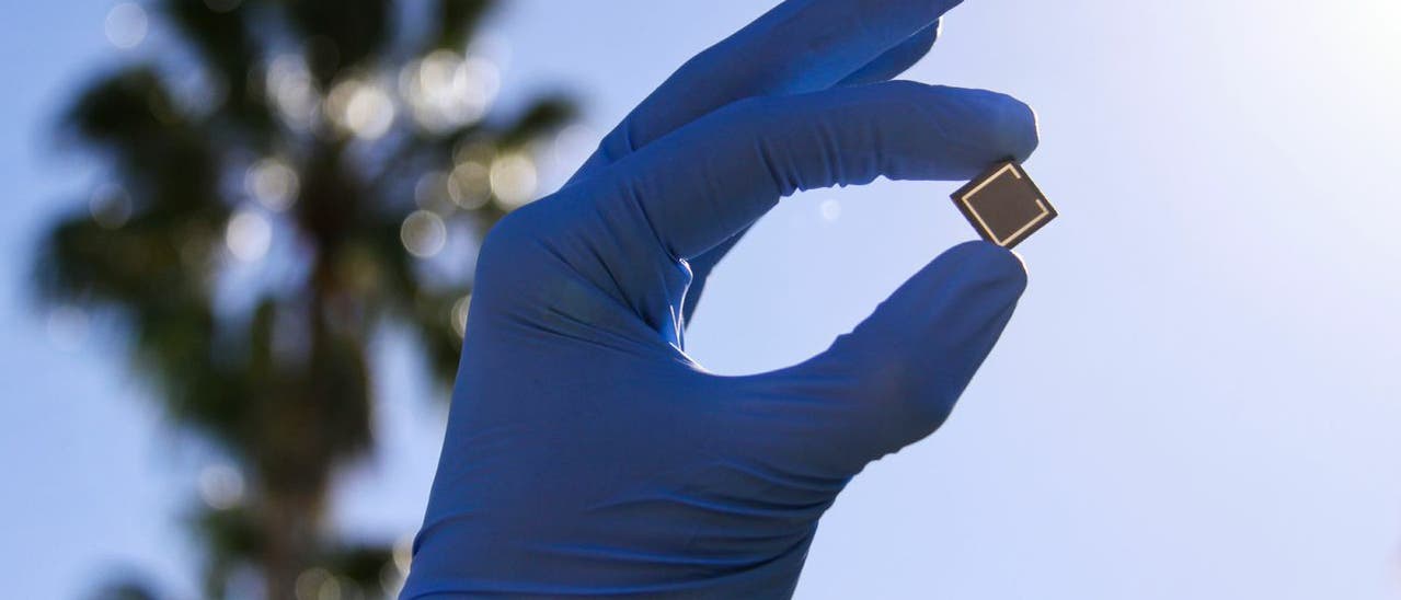 Perowskit-Solarzellen lassen sich mit Silizium kombinieren Perowskit-Solarzellen lassen sich mit Silizium kombinieren
