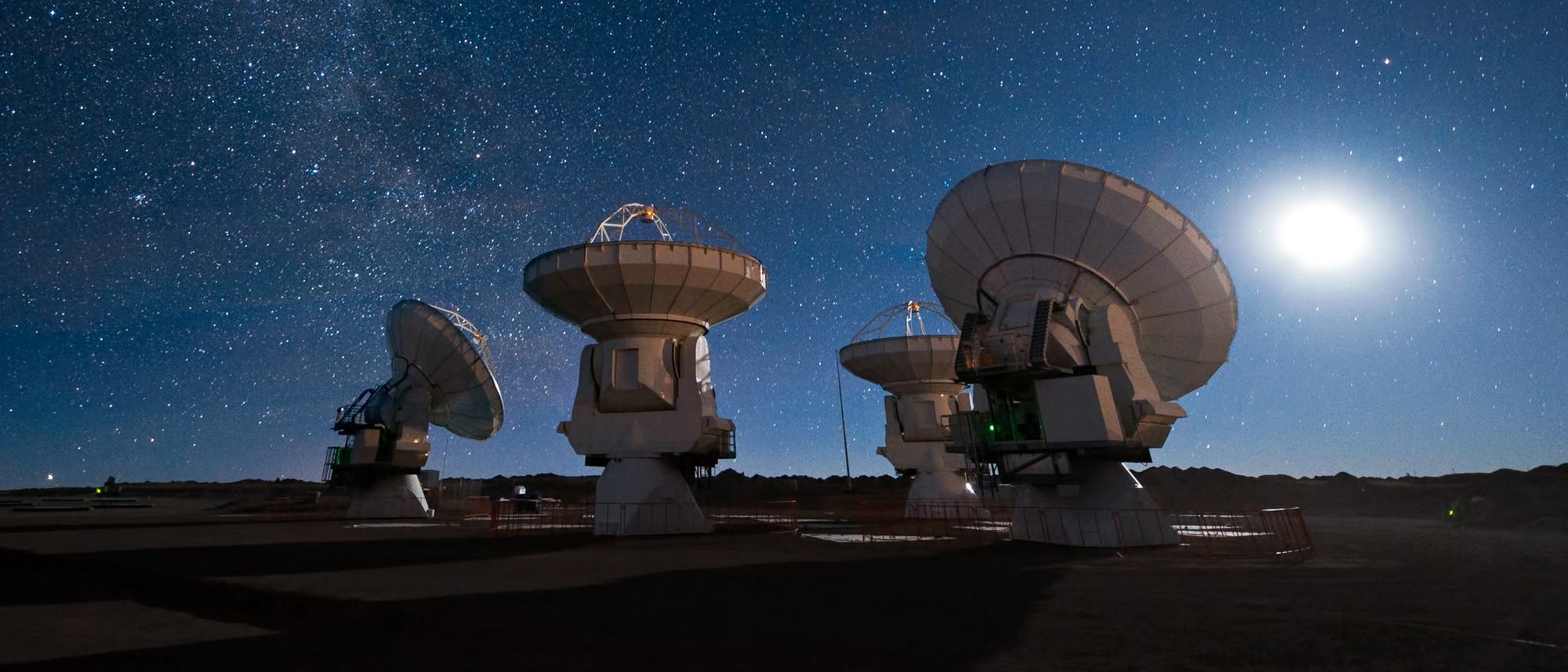Radioteleskope am Atacama Large Millimeter/submillimeter Array (ALMA) (Symbolbild) Radioteleskope am Atacama Large Millimeter/submillimeter Array (ALMA) (Symbolbild)
