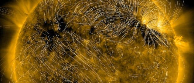 Magnetfeldlinien der Sonne Magnetfeldlinien der Sonne