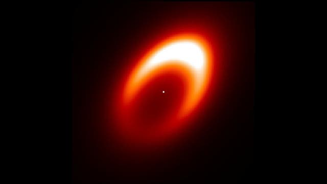 Infrarotaufnahme des inneren Teils der Staubscheibe um den jungen Stern HD 163296.