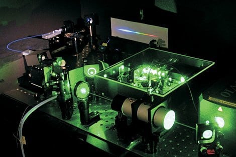 Frequenzkamm-Synthesizer Frequenzkamm-Synthesizer