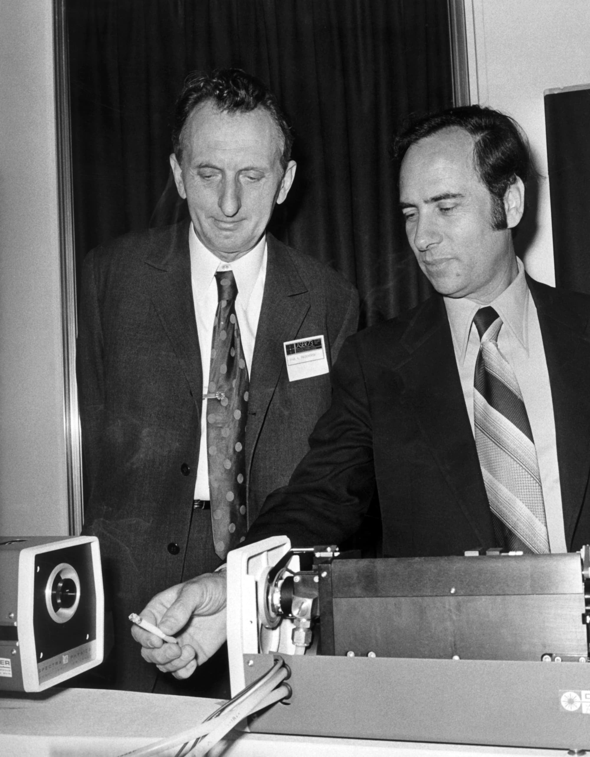 Theodore Maiman (r.) Theodore Maiman (r.)