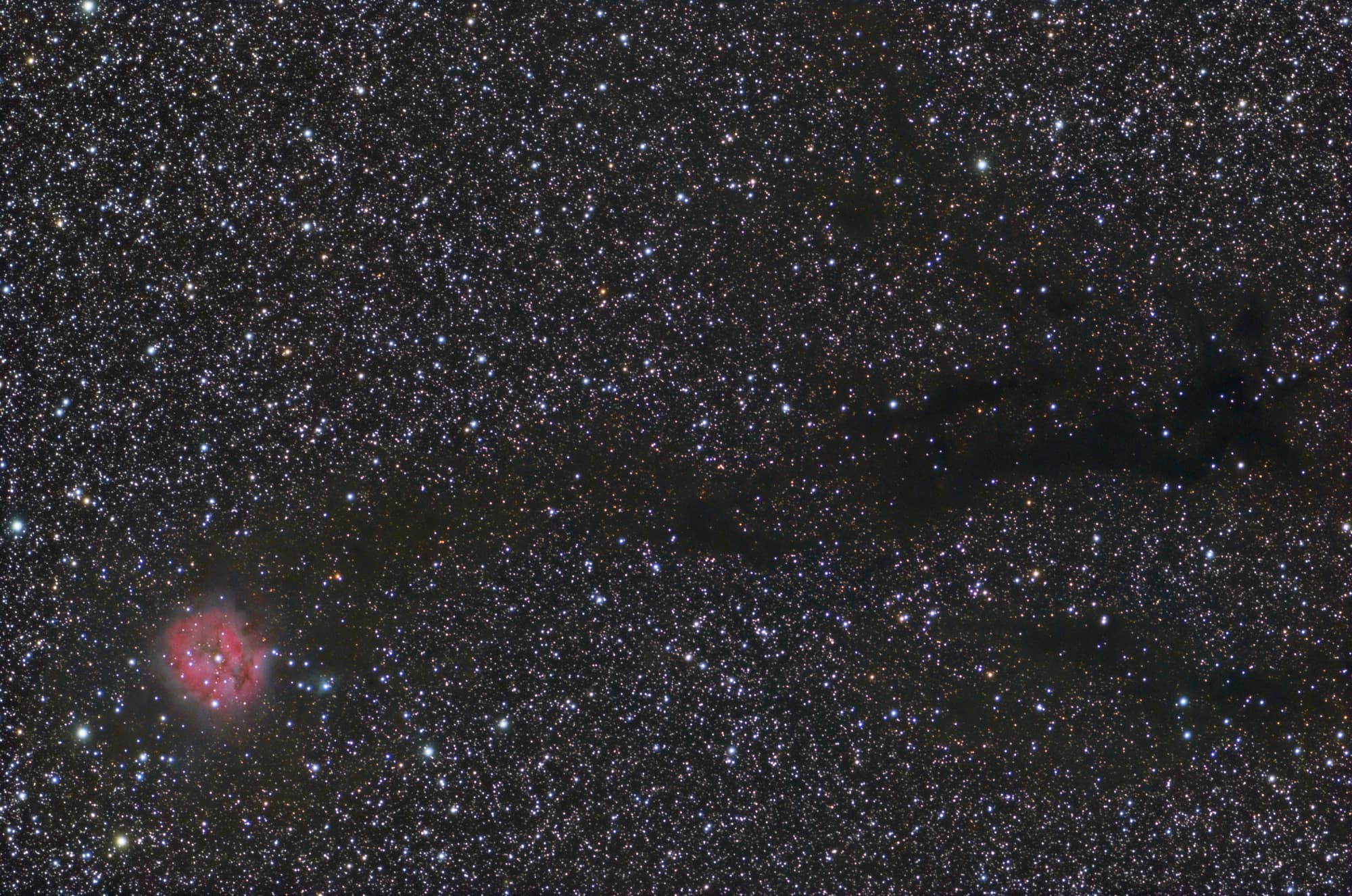 Der Cocoon-Nebel (IC 5146) (Übersichtsbild) Der Cocoon-Nebel (IC 5146) (Übersichtsbild)