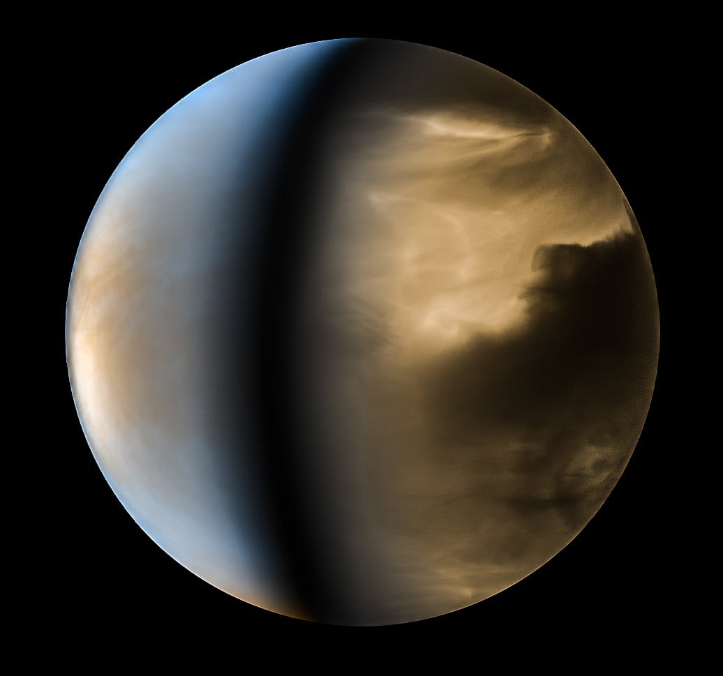 Venus im Ultravioletten und Infraroten (Aufnahme der japanischen Raumsonde Akatsuki) Venus im Ultravioletten und Infraroten (Aufnahme der japanischen Raumsonde Akatsuki)