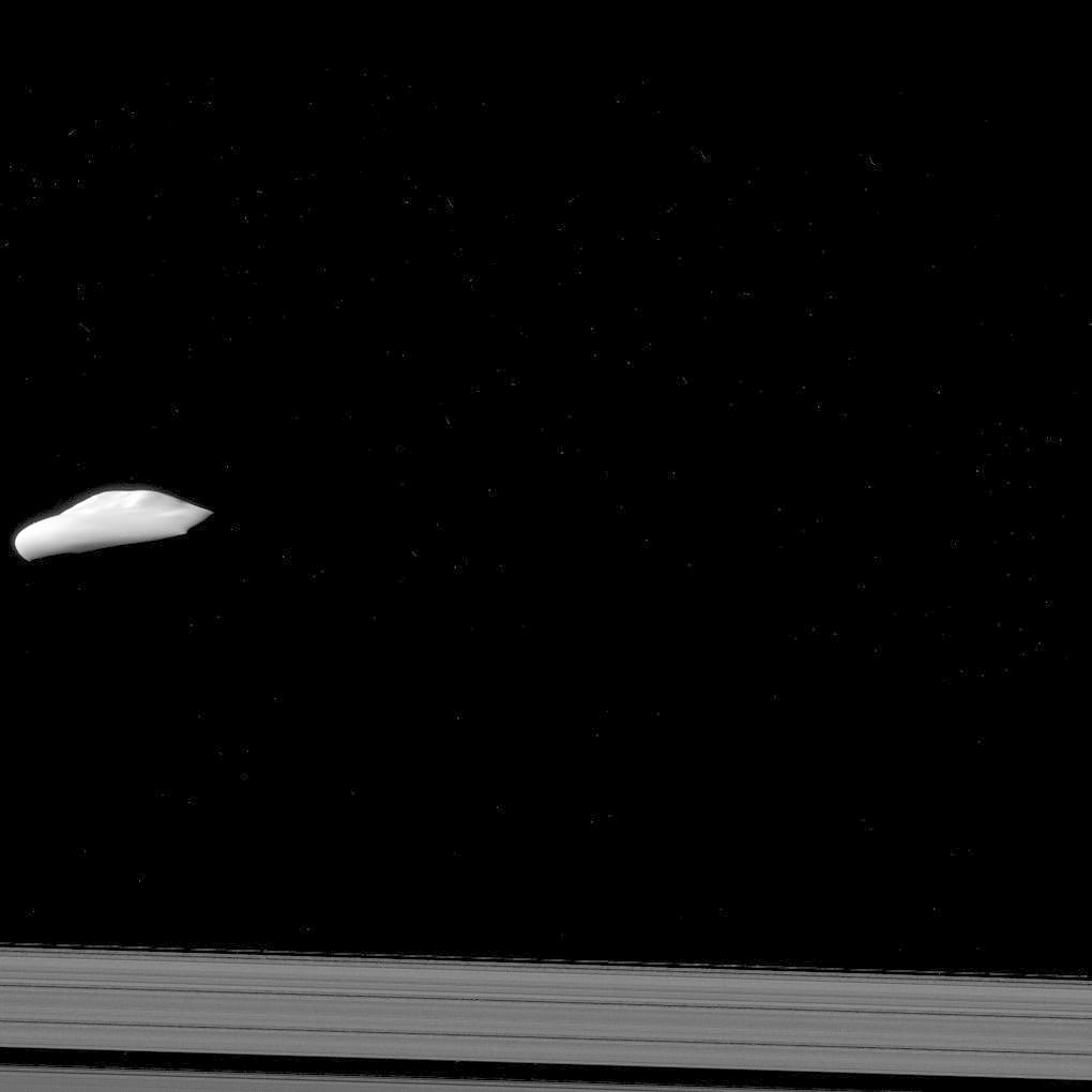 Saturnmond Atlas – keine fliegende Untertasse (Aufnahme von Cassini) Saturnmond Atlas – keine fliegende Untertasse (Aufnahme von Cassini)