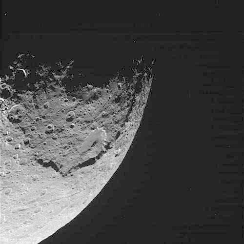 Iapetus im Jahr 2004 Iapetus im Jahr 2004
