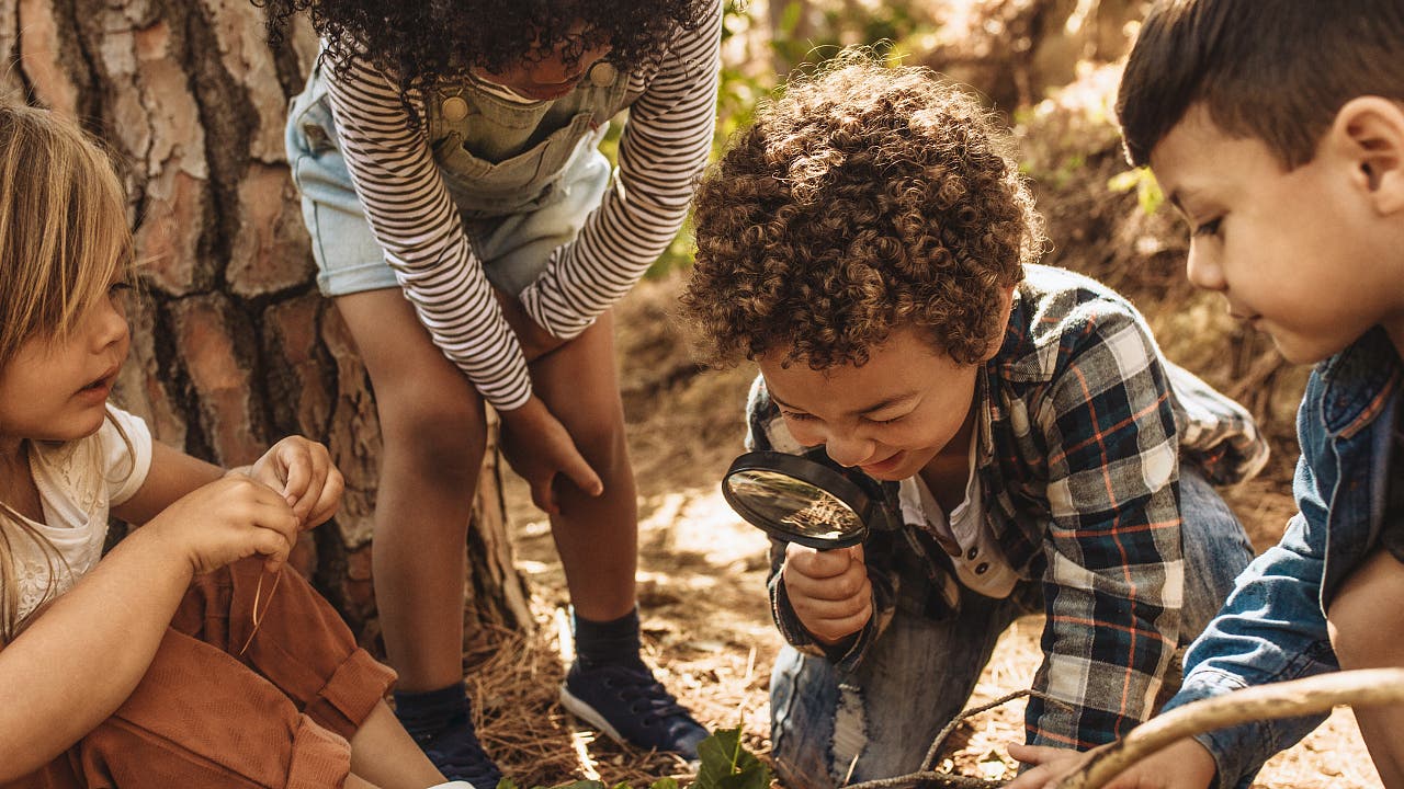 Spielend leicht Kontakt finden: Besser »Baut eine Sandburg« als nur »Geht zusammen spielen«