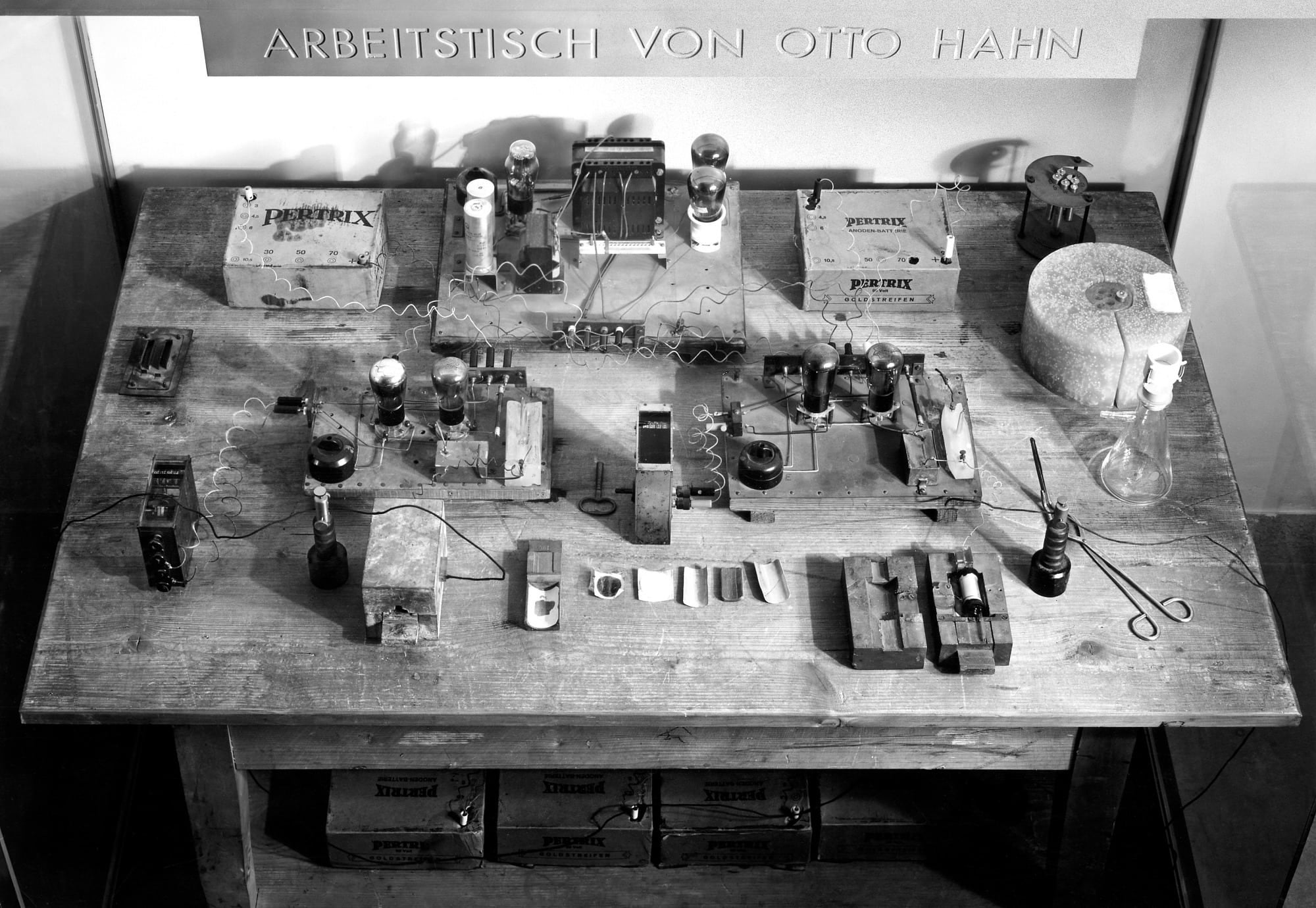 Arbeitstisch von Lise Meitner Arbeitstisch von Lise Meitner
