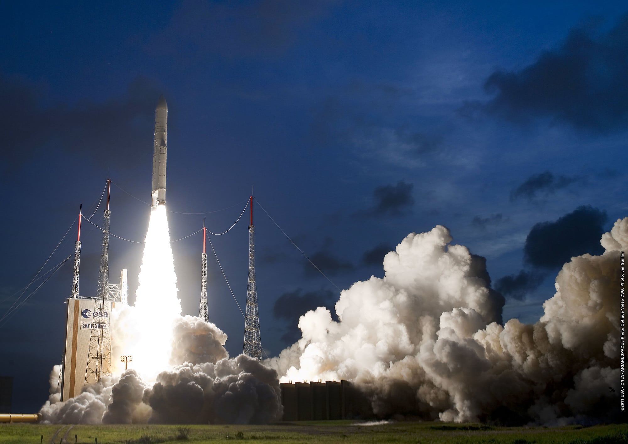 Start einer Ariane 5 Rakete Start einer Ariane 5 Rakete