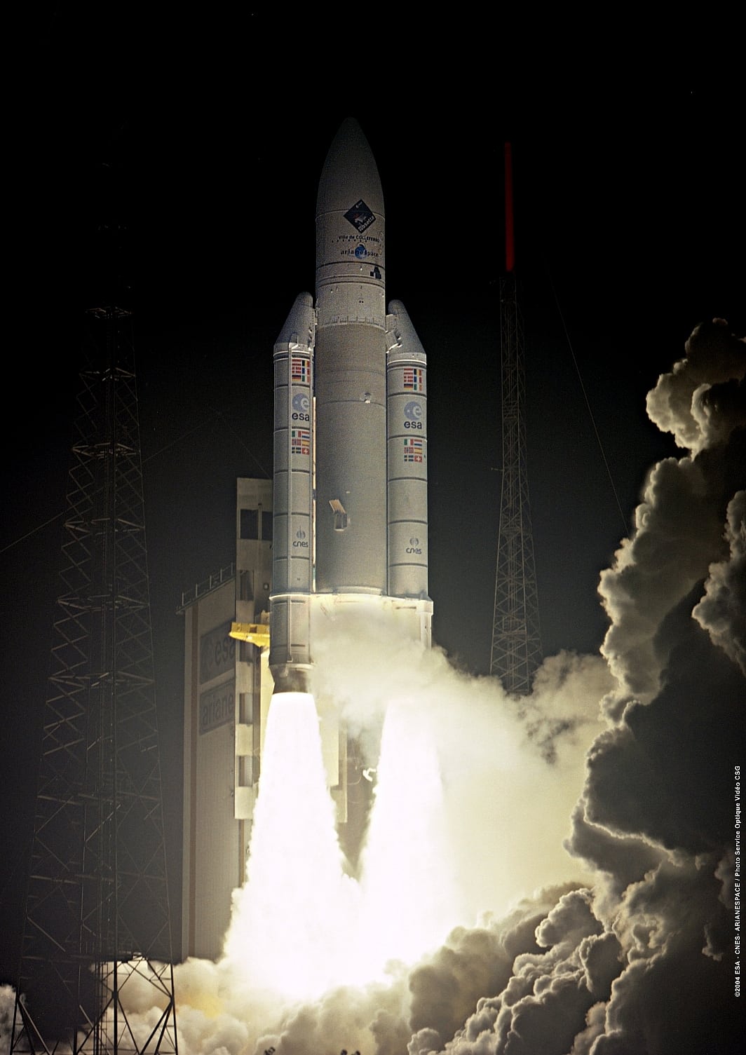Eine Ariane 5 hebt ab Eine Ariane 5 hebt ab