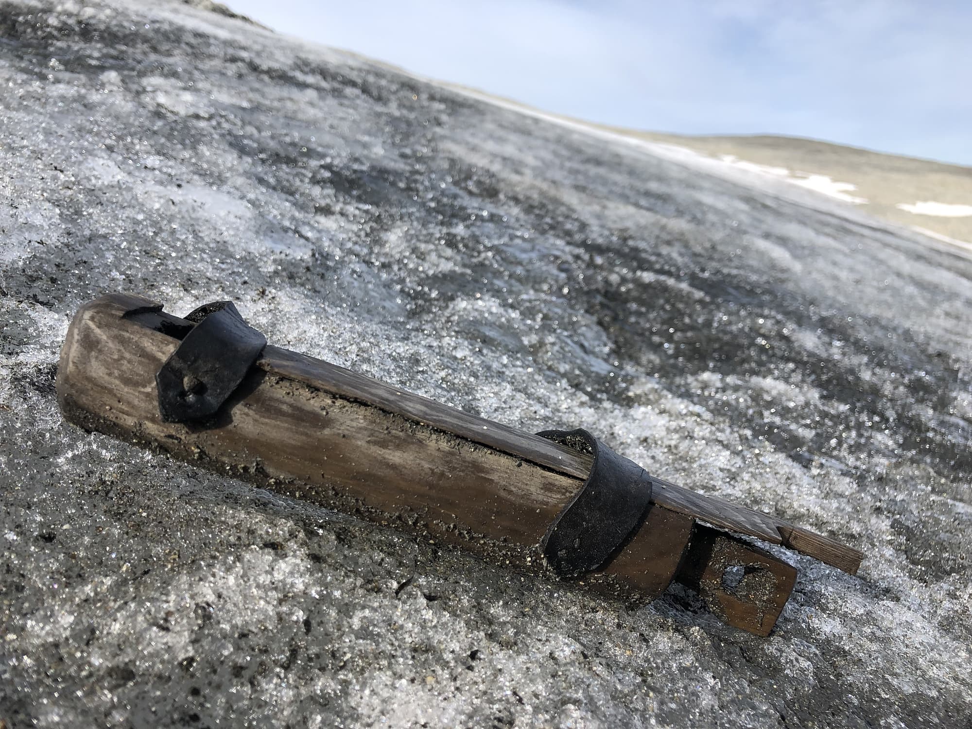 Holzkästchen aus dem Gletschereis Holzkästchen aus dem Gletschereis