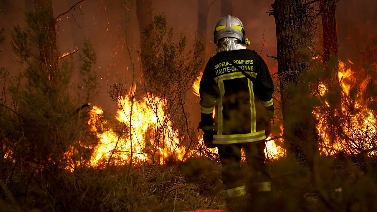 Waldbrände in Frankreich: Feuer wütet weiter bei Bordeaux – Rauch macht Atmen schwer