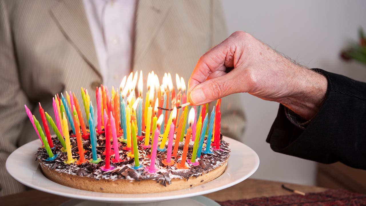 »Longevity«: Bislang verlängert kein Medikament die Lebensspanne von Menschen. Doch neue biologische Alterungsmarker könnten die Suche nach Wirkstoffen erleichtern.