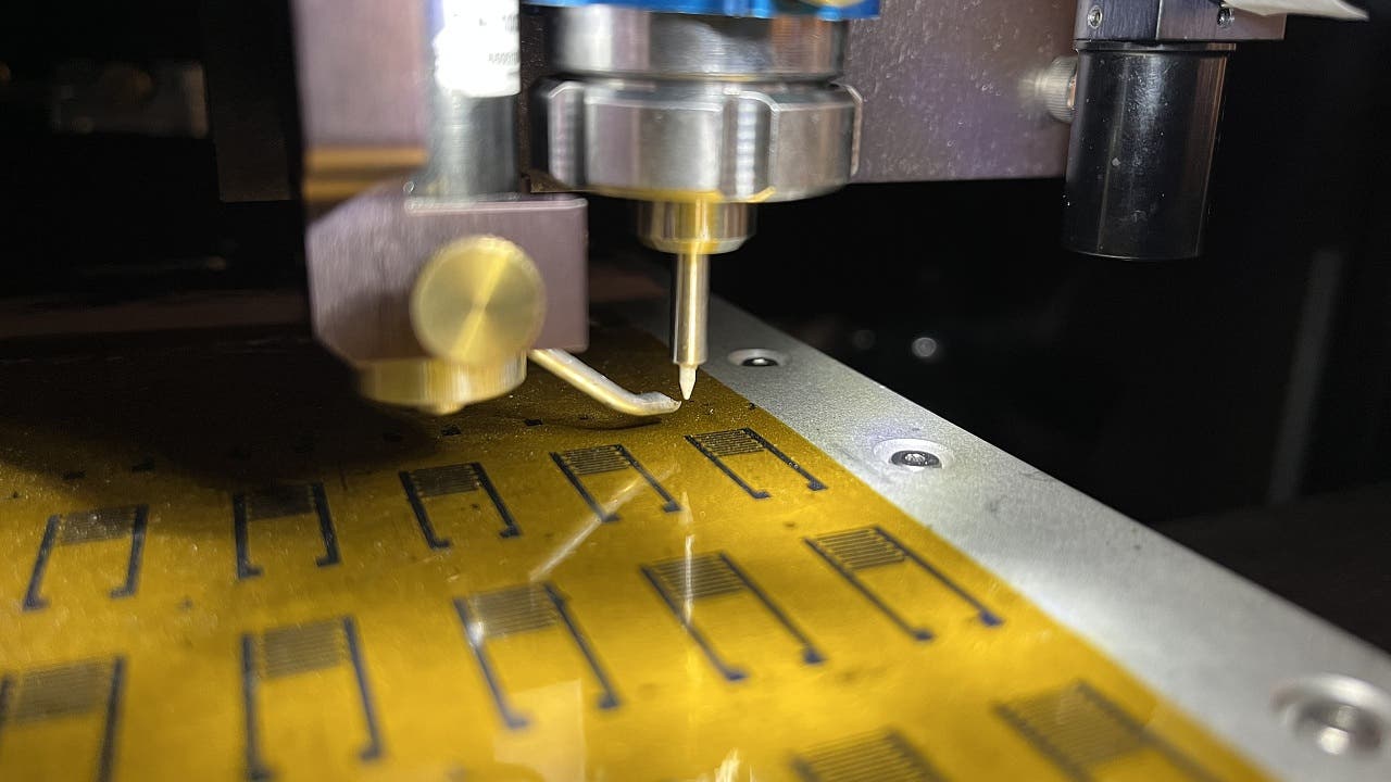 Gehirn als Vorbild für Elektronik : Gedruckte Neuronen kommunizieren mit Mäusegehirn