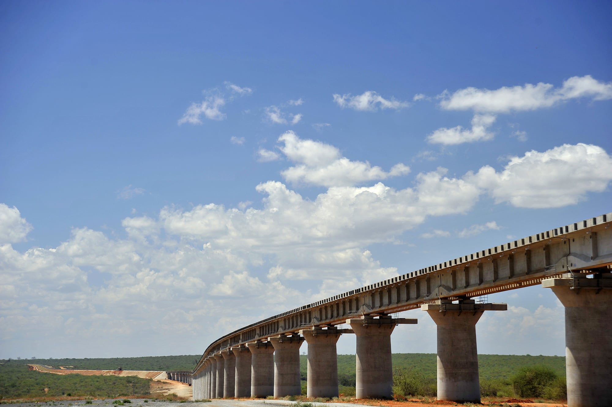 Die Tsavo-SuperbrückeDie Tsavo-Superbrücke Die Tsavo-SuperbrückeDie Tsavo-Superbrücke