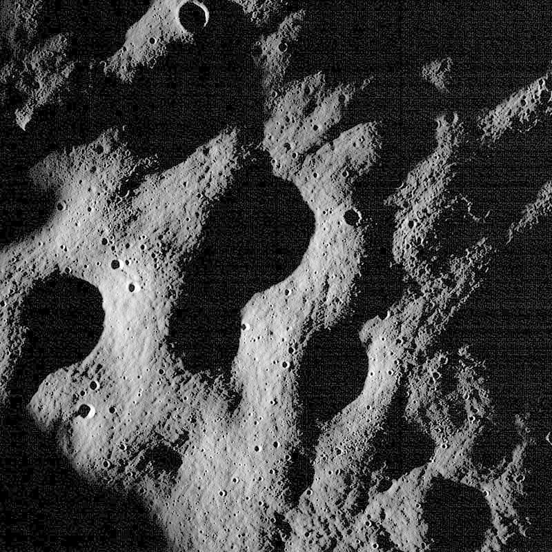 Eine der ersten Aufnahmen der LRO-Telekamera Eine der ersten Aufnahmen der LRO-Telekamera