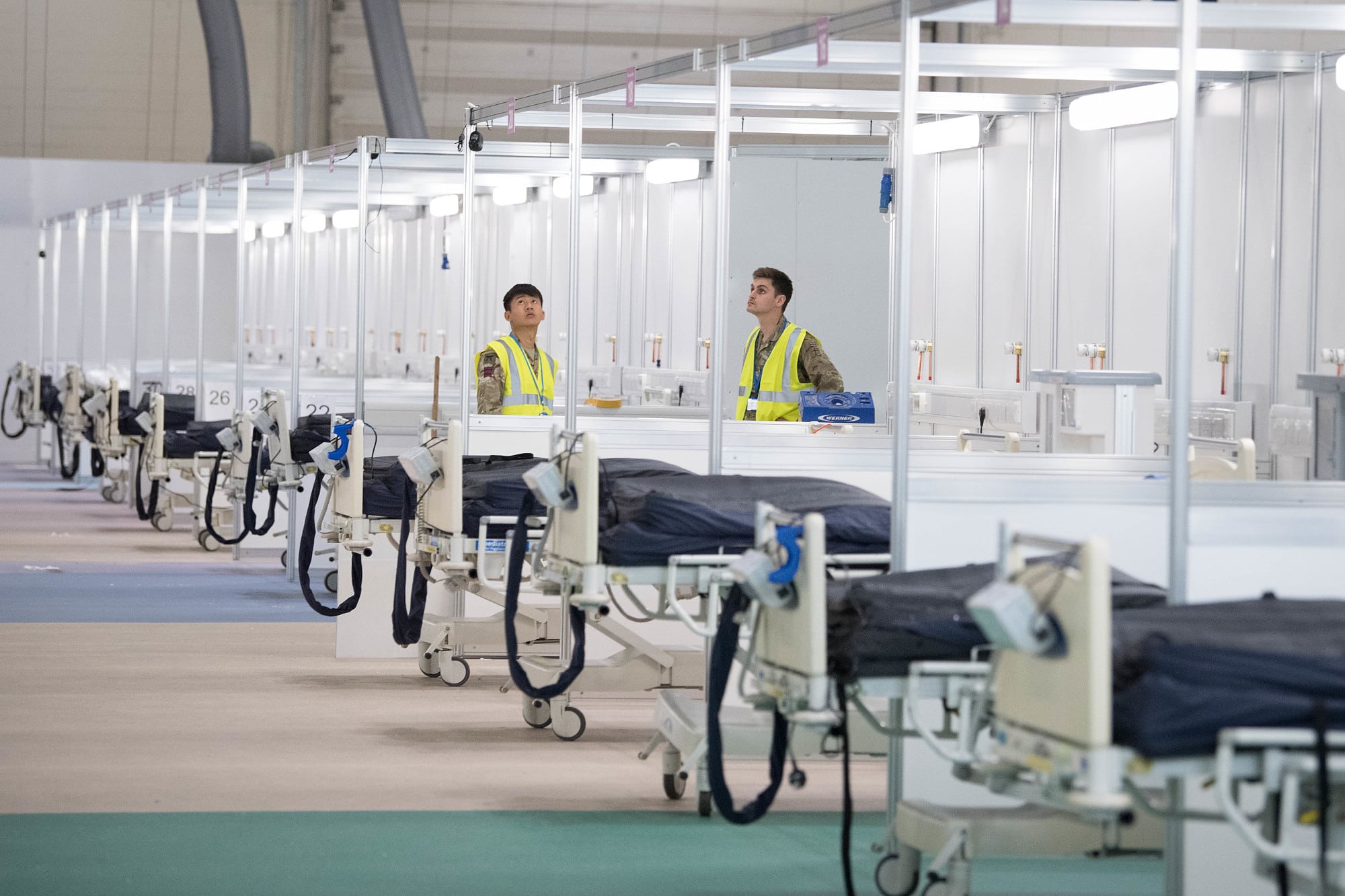 Das ExCel Centre in London wird zu einer temporären Klinik umfunktioniert Das ExCel Centre in London wird zu einer temporären Klinik umfunktioniert