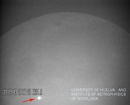 Heftiger Asteroiden-Einschlag auf dem Mond Heftiger Asteroiden-Einschlag auf dem Mond
