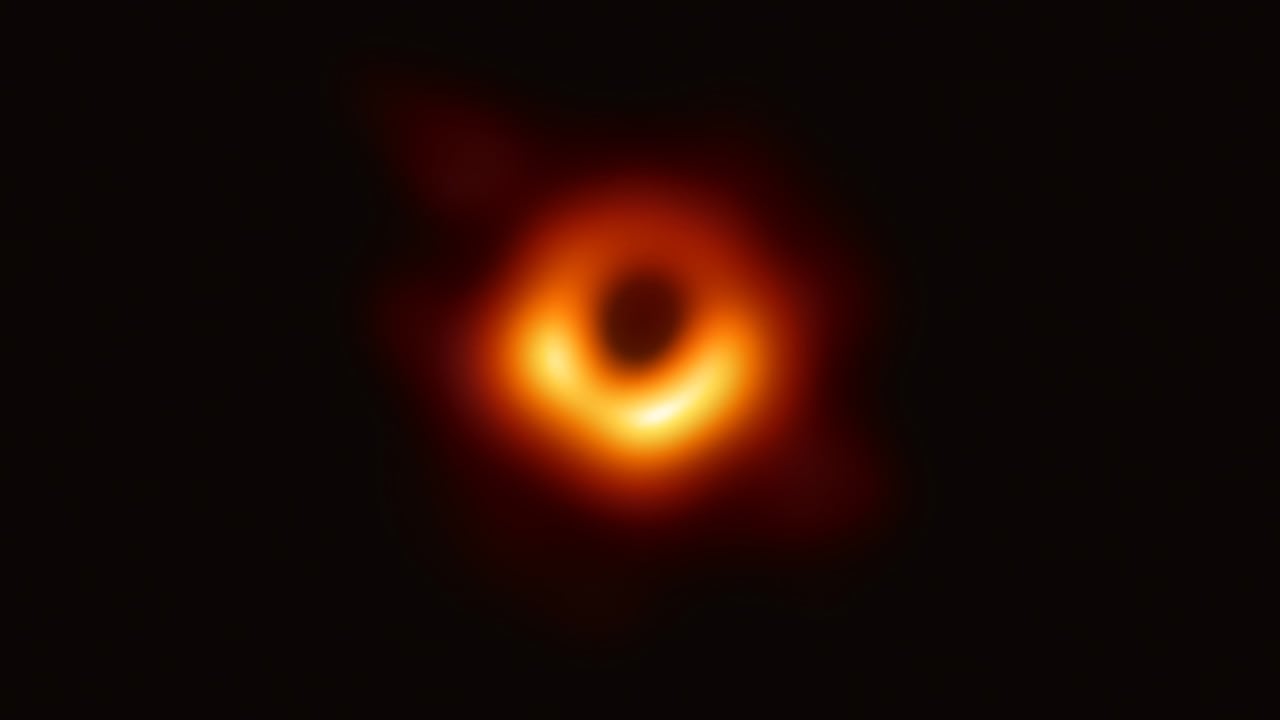 Event Horizon Teleskop: Akkretionsströmung des Schwarzen Lochs M87* im Fokus