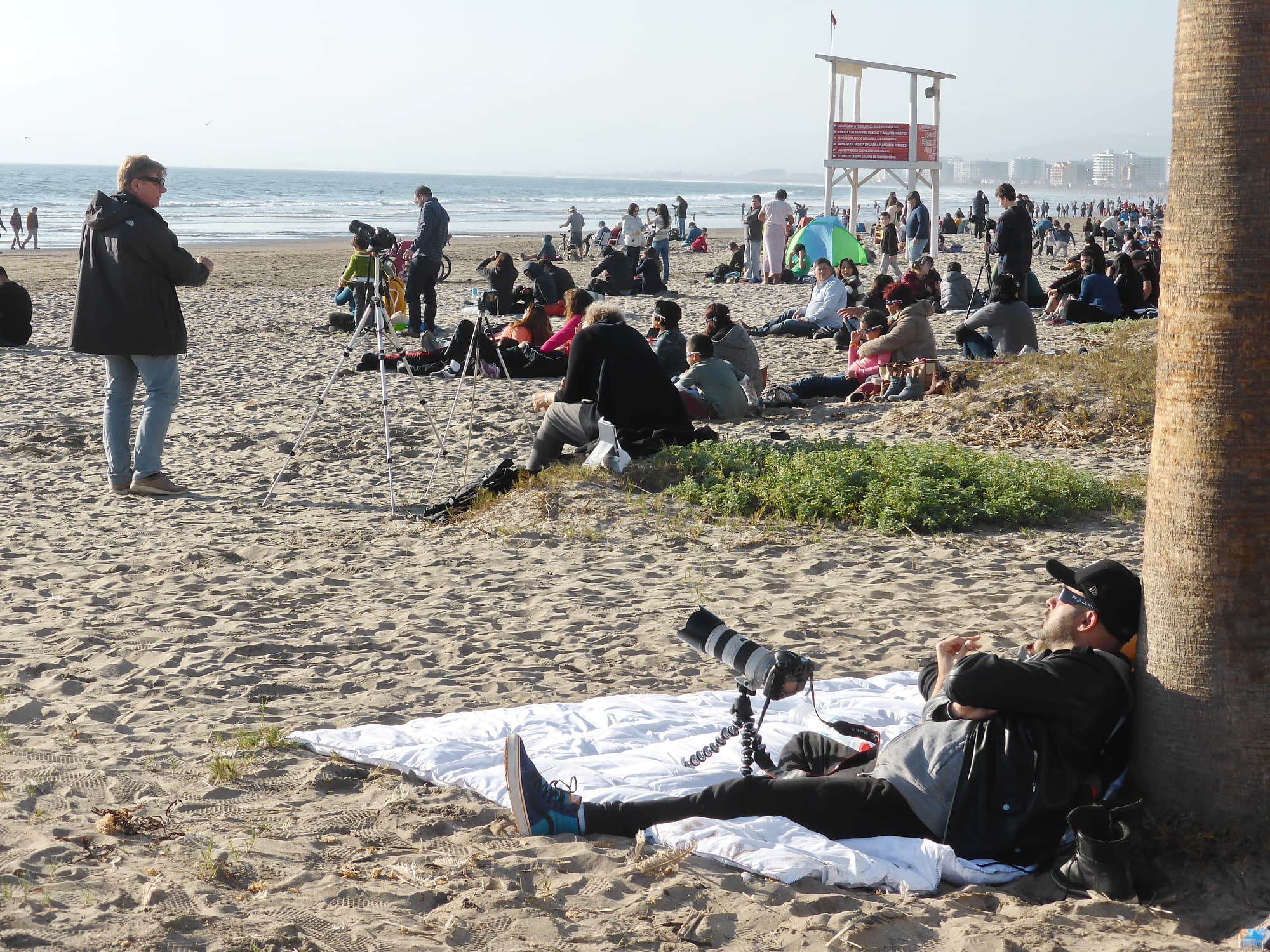 Sonnenfinsternis-Fans am Strand von La Serena Sonnenfinsternis-Fans am Strand von La Serena