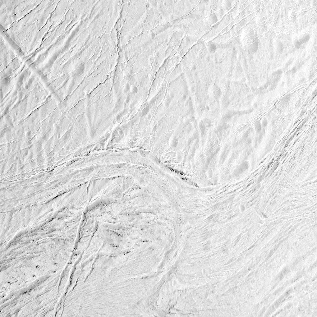 Risse und Brüche auf Enceladus am 19. Dezember 2015 Risse und Brüche auf Enceladus am 19. Dezember 2015