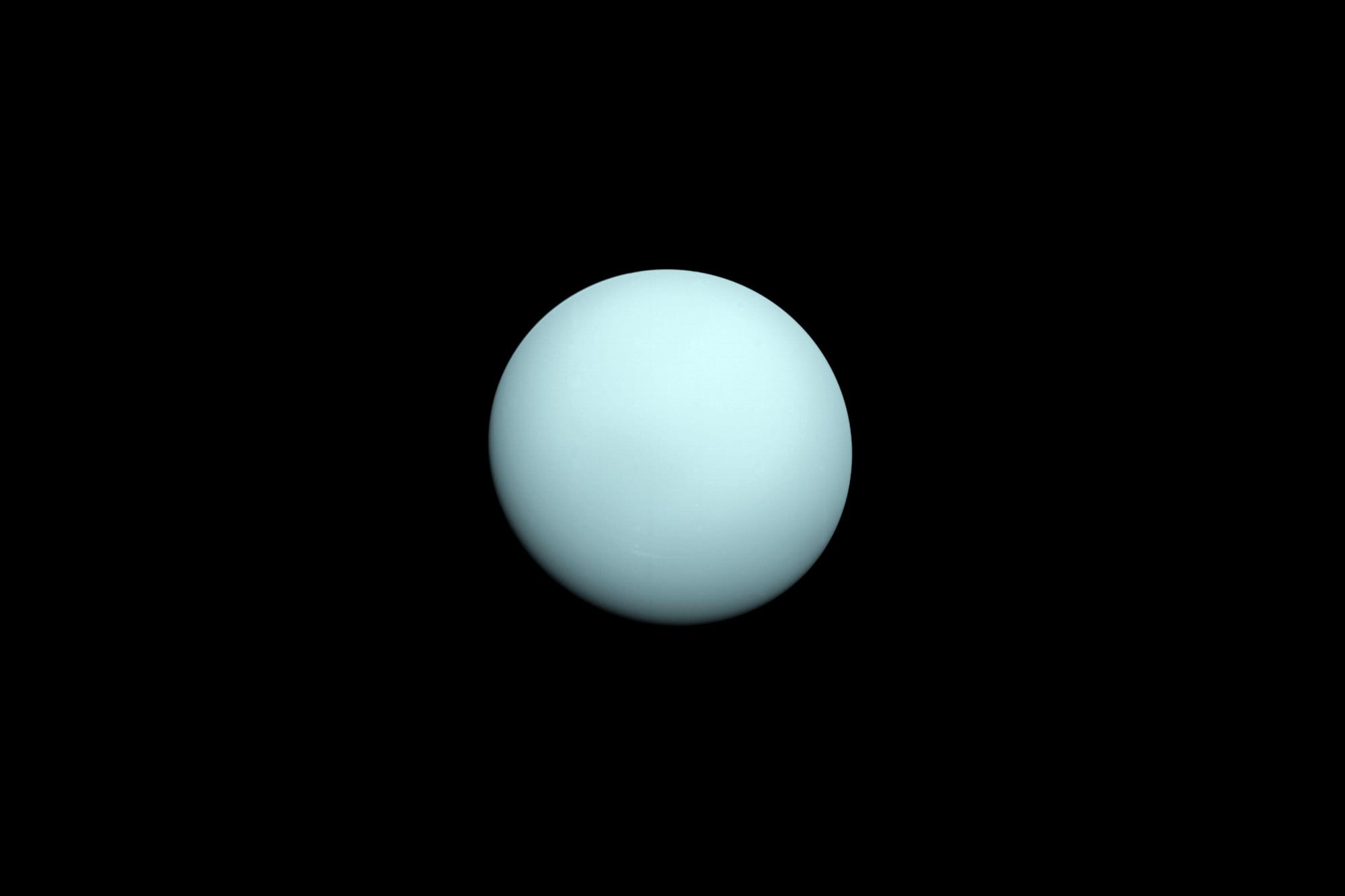 Die blassblaue Wolkendecke des Planeten besteht aus Schwefelwasserstoff. Sie riecht trotzdem nicht nach faulen Eiern, weil die entsprechenden Wechselwirkungen zwischen Gas und Geruchsrezeptoren nur unter den Bedingungen der irdischen Atmosphäre in der nötigen Weise ablaufen. Die blassblaue Wolkendecke des Planeten besteht aus Schwefelwasserstoff. Sie riecht trotzdem nicht nach faulen Eiern, weil die entsprechenden Wechselwirkungen zwischen Gas und Geruchsrezeptoren nur unter den Bedingungen der irdischen Atmosphäre in der nötigen Weise ablaufen.