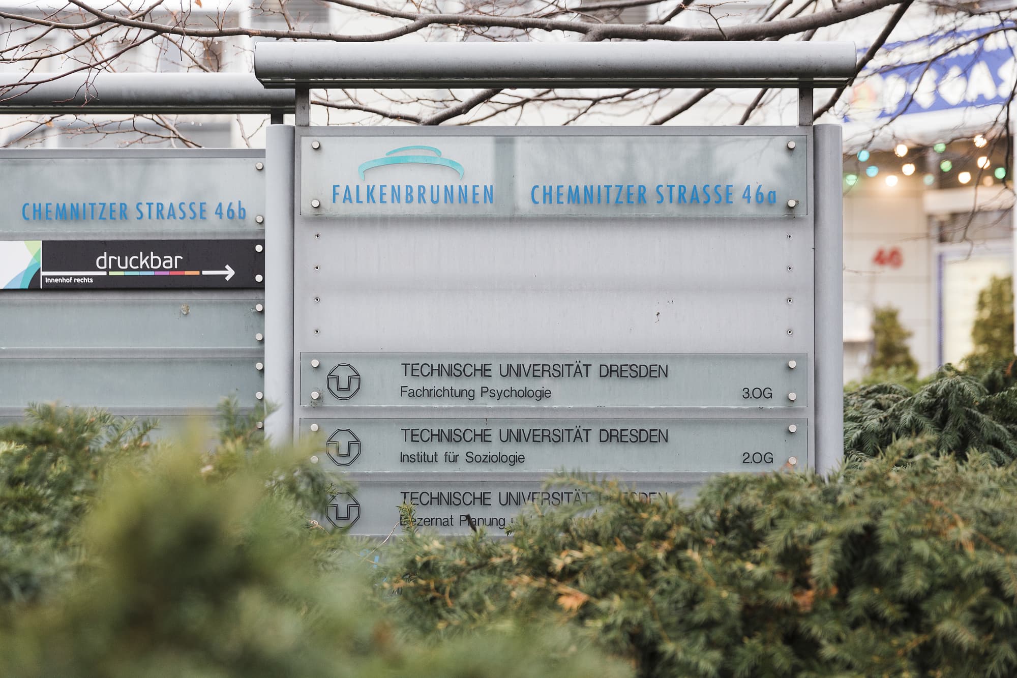 Hinweisschild zum Institut für Klinische Psychologie und Psychotherapie der TU Dresden Hinweisschild zum Institut für Klinische Psychologie und Psychotherapie der TU Dresden