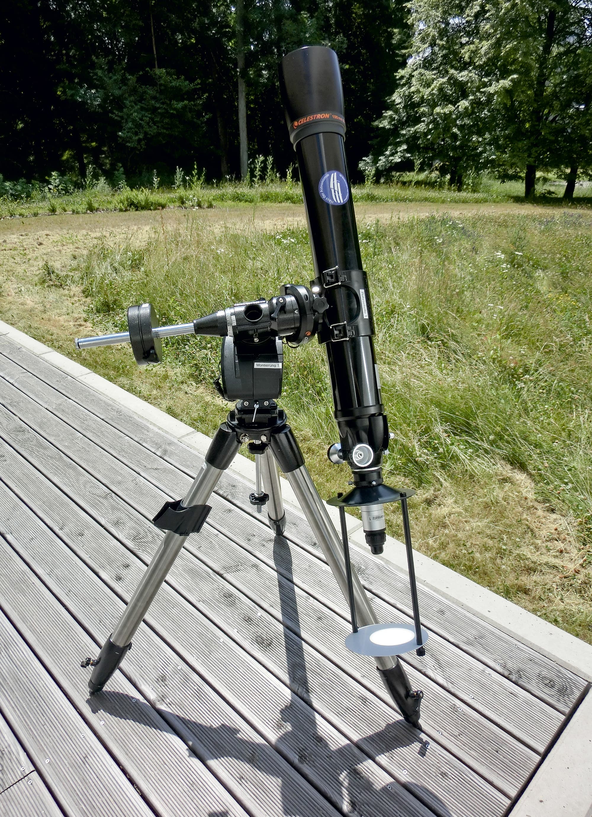 Projektion des Sonnenbilds durch ein Teleskop Projektion des Sonnenbilds durch ein Teleskop