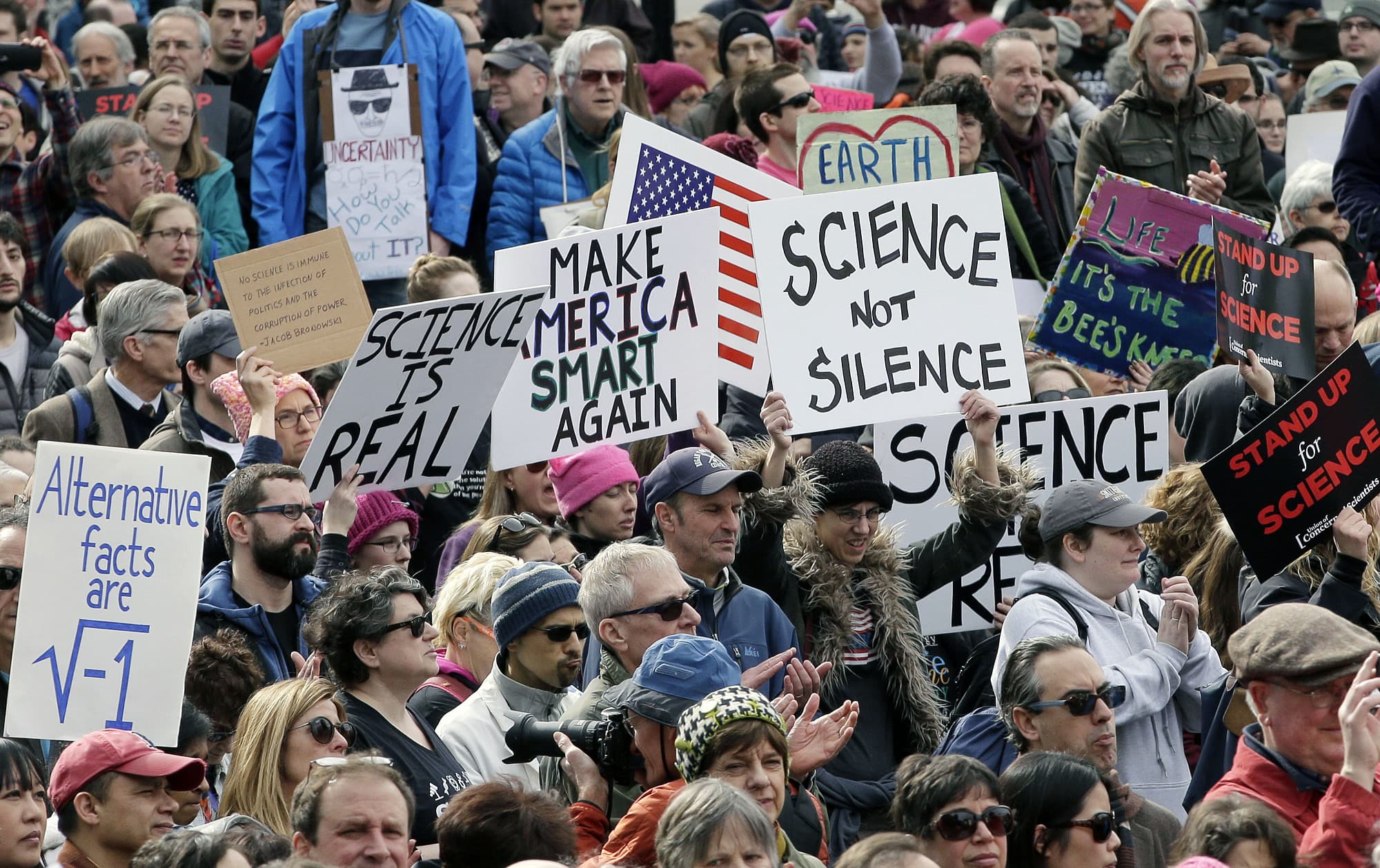 Trump-Gegner demonstrieren in den USA für die Wissenschaft Trump-Gegner demonstrieren in den USA für die Wissenschaft