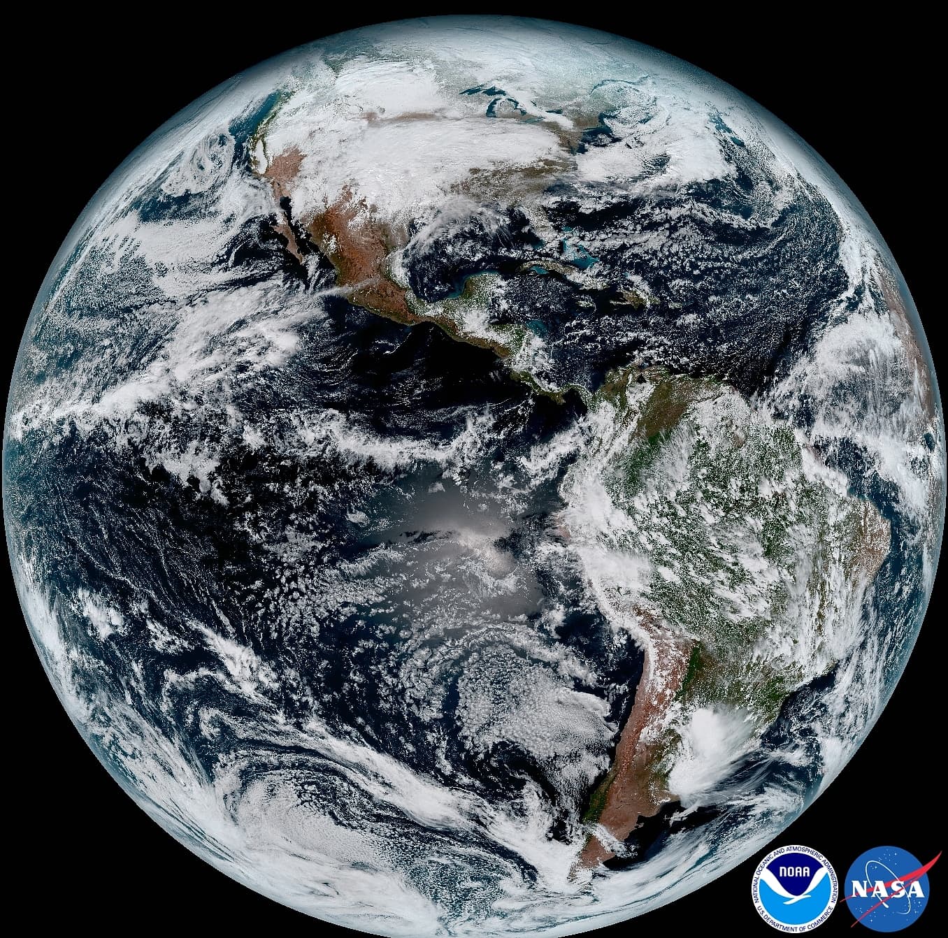 Die vollständige westliche Hemisphäre im Satellitenbild Die vollständige westliche Hemisphäre im Satellitenbild