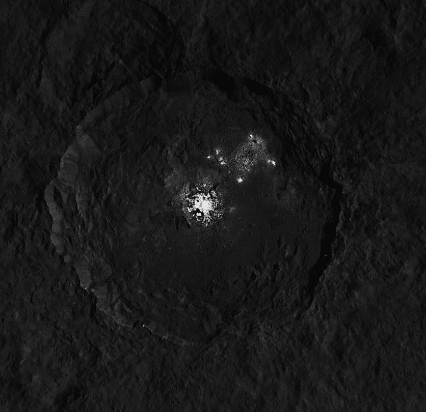 Mysteriöser weißer Fleck im Krater Occator Mysteriöser weißer Fleck im Krater Occator