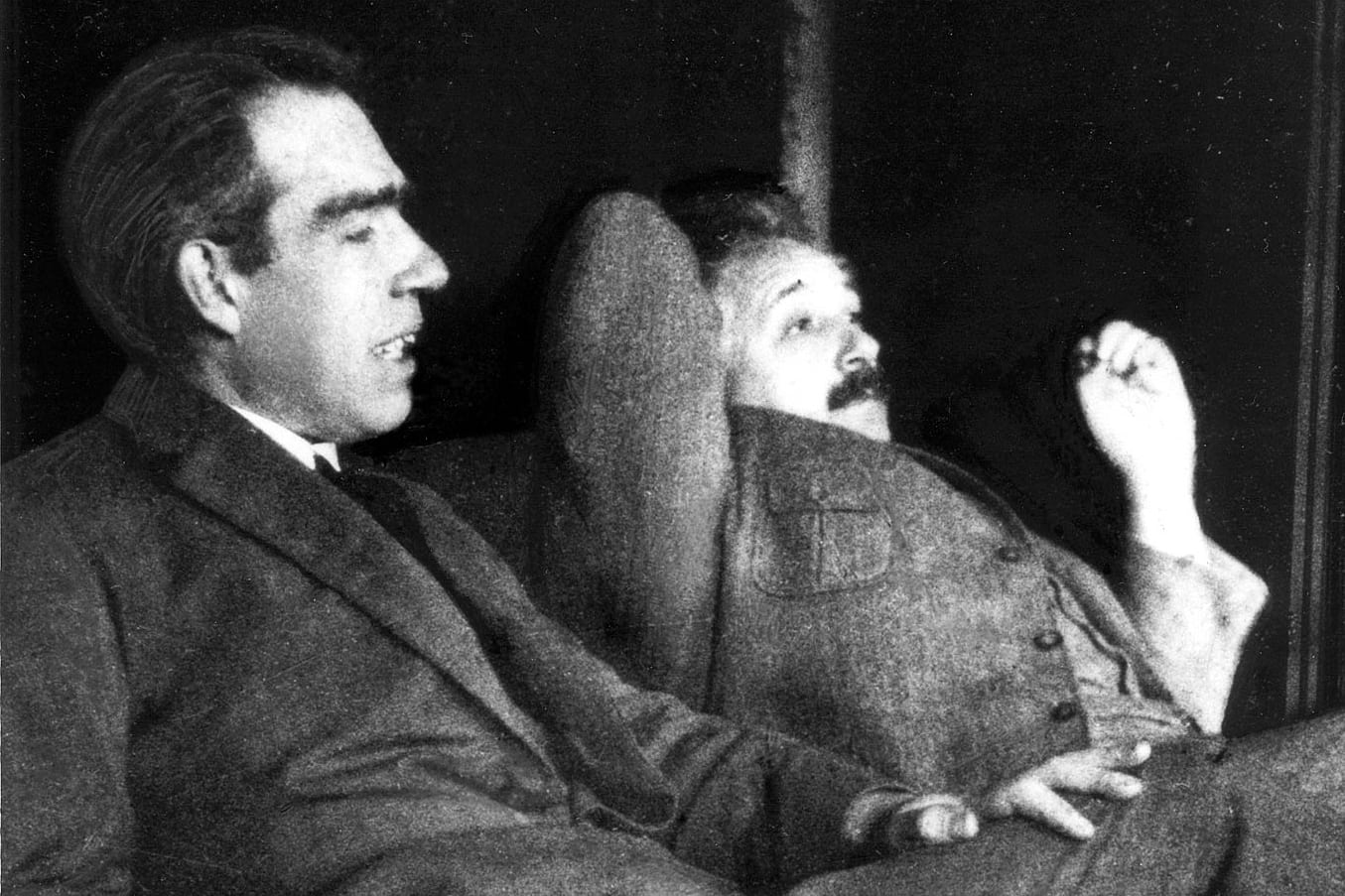 Einstein und Bohr Einstein und Bohr