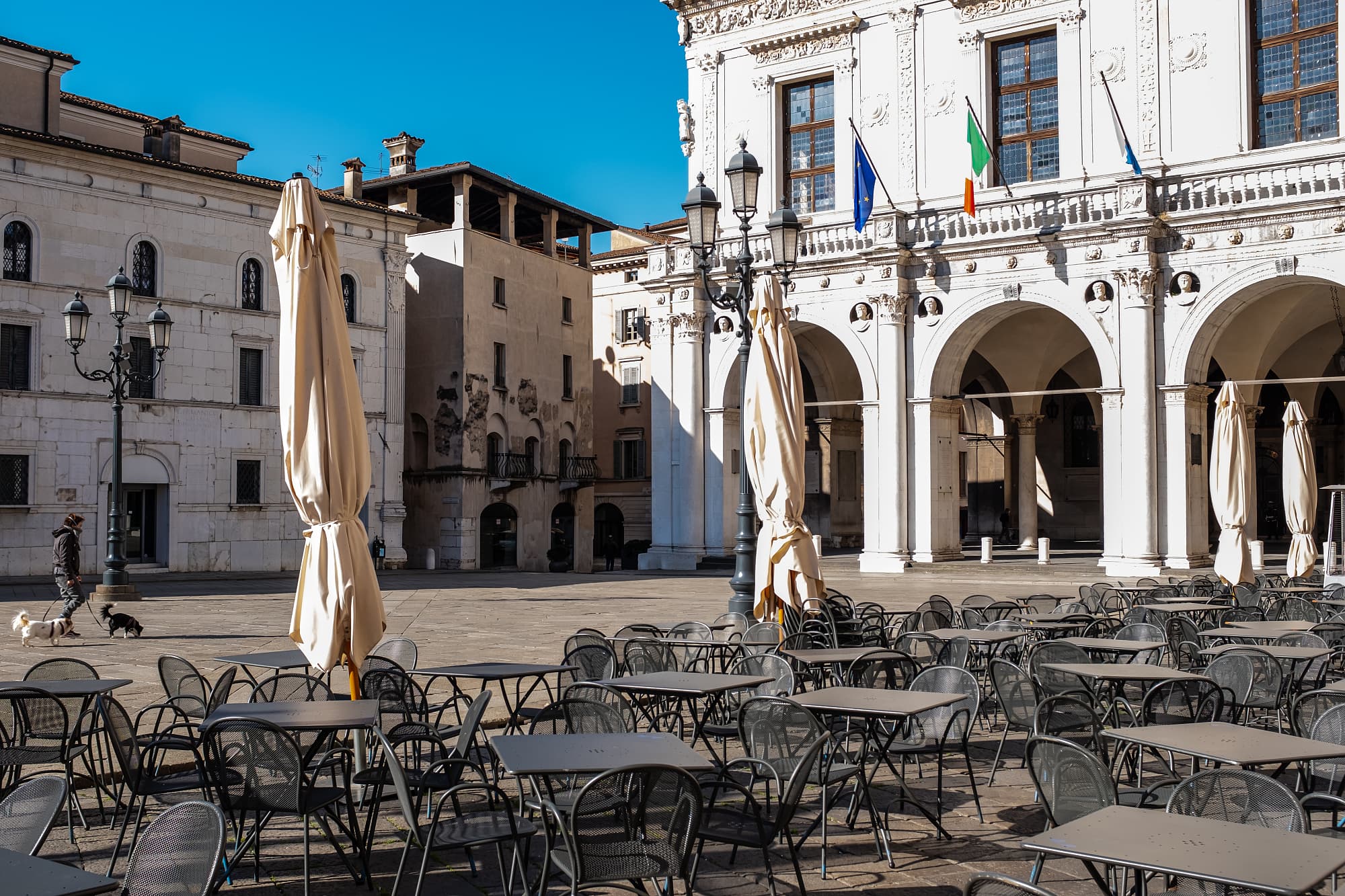 Piazza della Loggia in Brescia während des Coronavirus-Lockdowns. Piazza della Loggia in Brescia während des Coronavirus-Lockdowns.