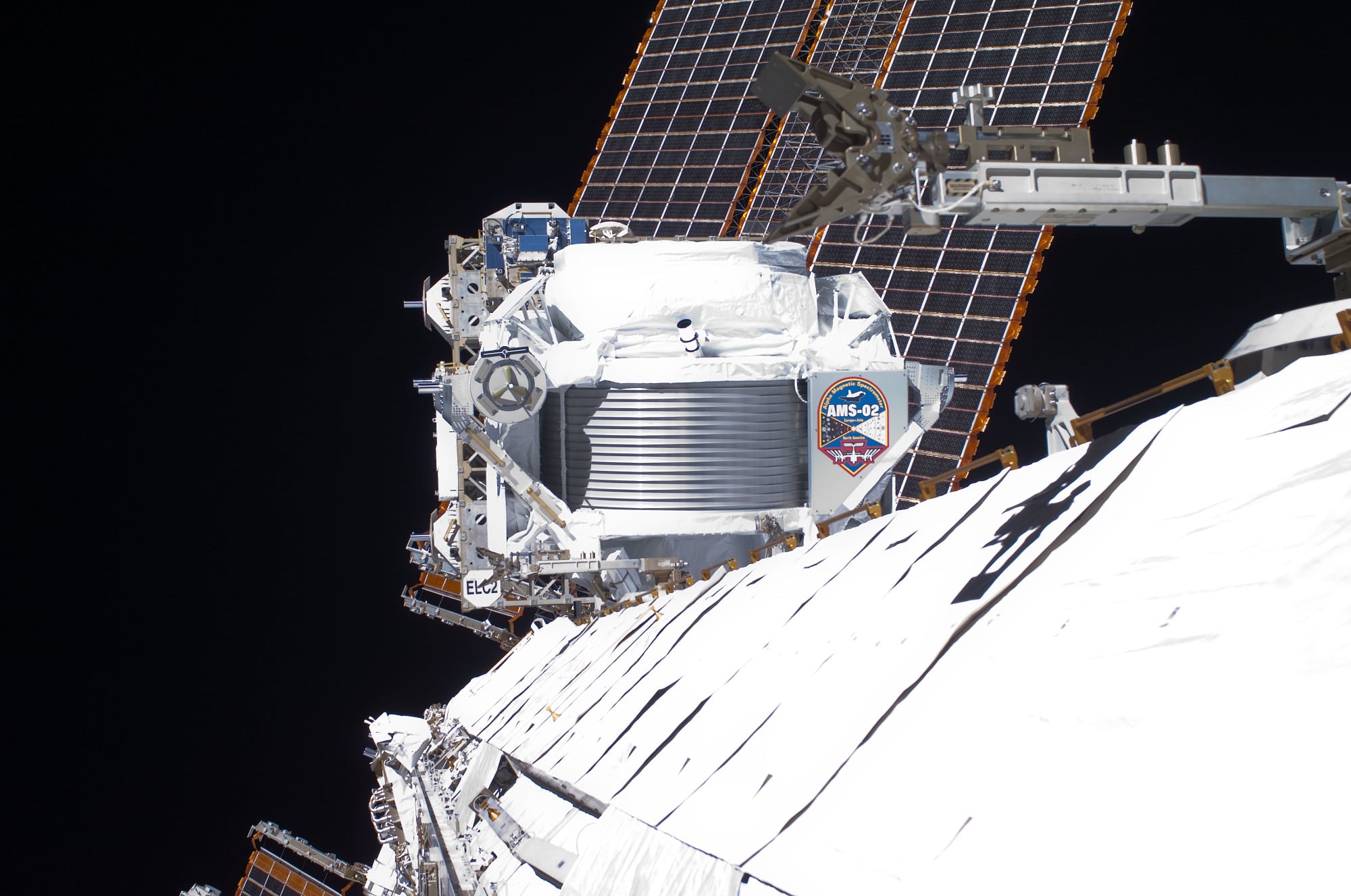 Alpha Magnetic Spectrometer auf der ISS für die Suche nach Antimaterie Alpha Magnetic Spectrometer auf der ISS für die Suche nach Antimaterie