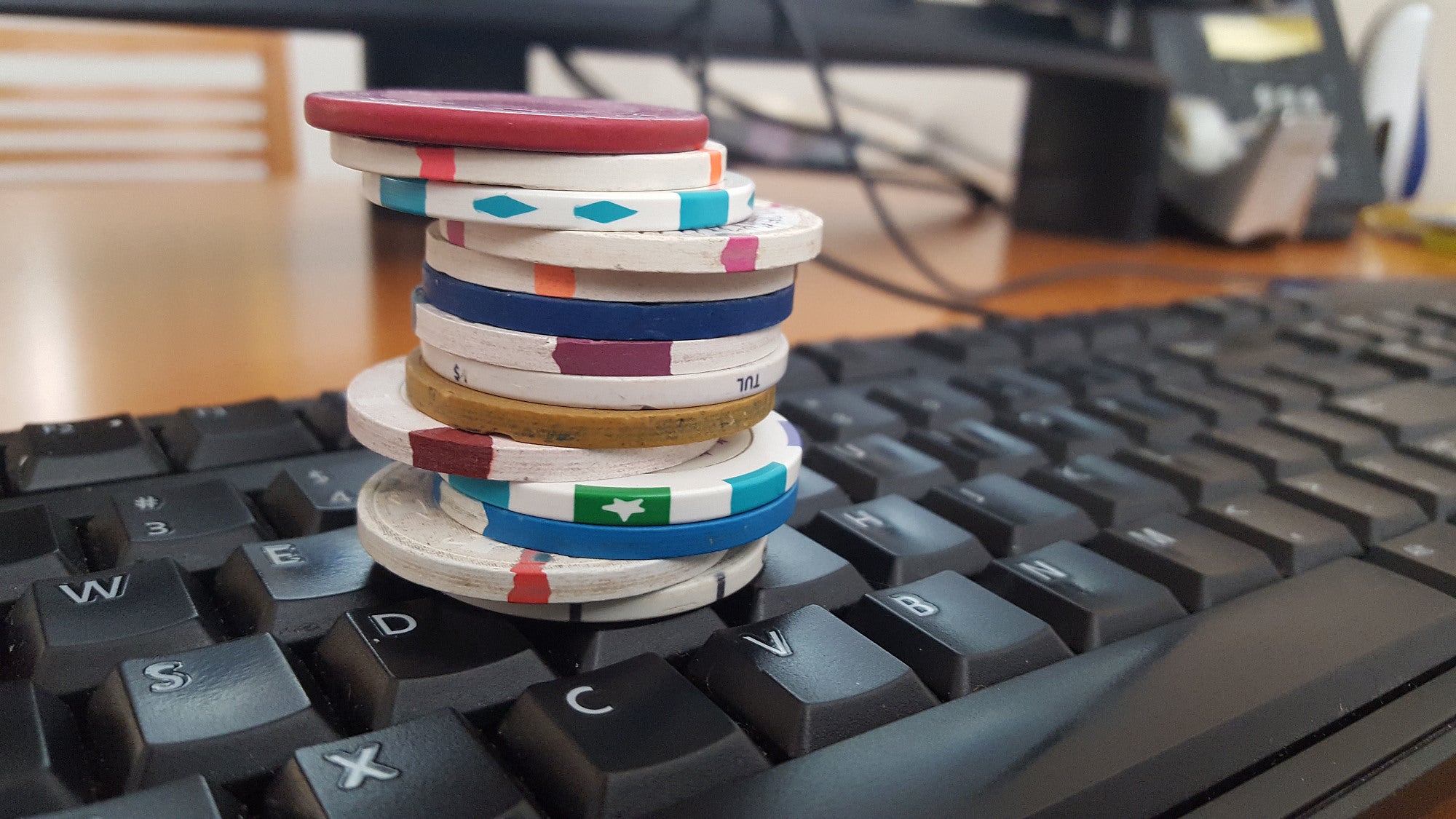 Pokerchips auf Tastatur Pokerchips auf Tastatur