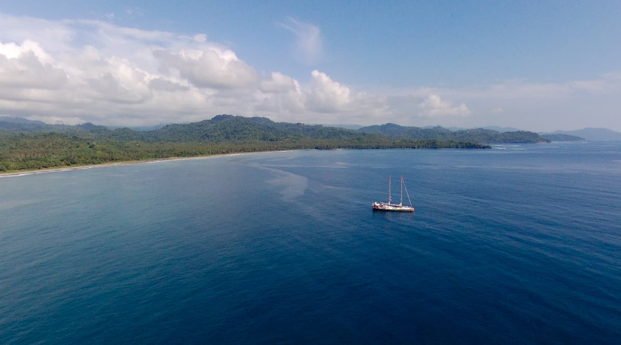 Expeditionsschiff vor den Solomonen Expeditionsschiff vor den Solomonen
