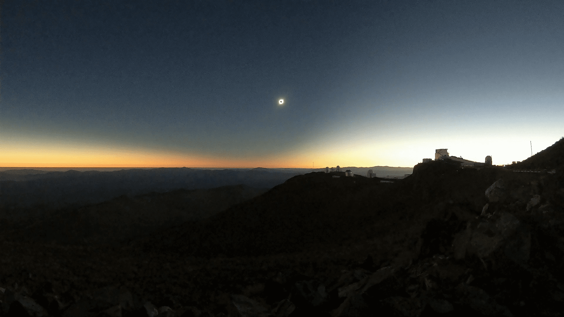La Silla während der totalen Verfinsterung La Silla während der totalen Verfinsterung