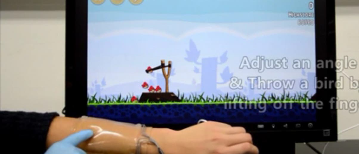 Angry Birds mit dem biegsamen Touchpad Angry Birds mit dem biegsamen Touchpad
